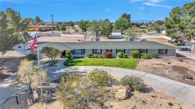 single story home featuring a front lawn