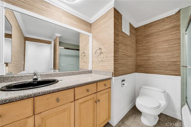 full bath featuring toilet, a shower with shower door, and crown molding