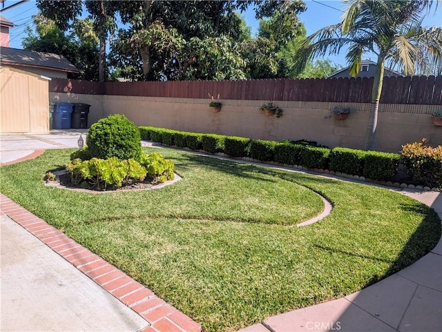 2912 Santa Ana St, South Gate, CA 90280 - view of yard featuring a fenced backyard