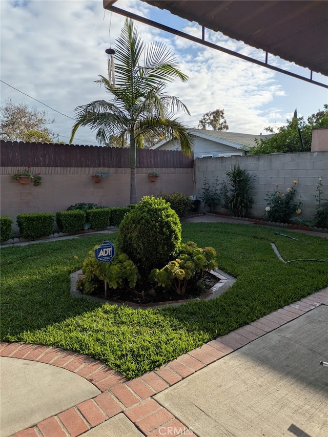 2912 Santa Ana St, South Gate, CA 90280 - view of yard with a fenced backyard