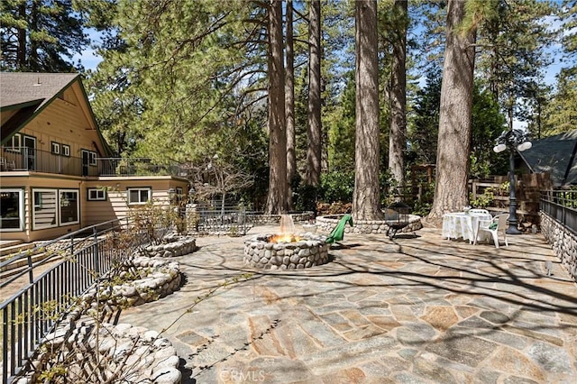 693 Old Meadow Pl, Lake Arrowhead, CA 92352 - view of patio featuring fence, a fire pit, and a balcony