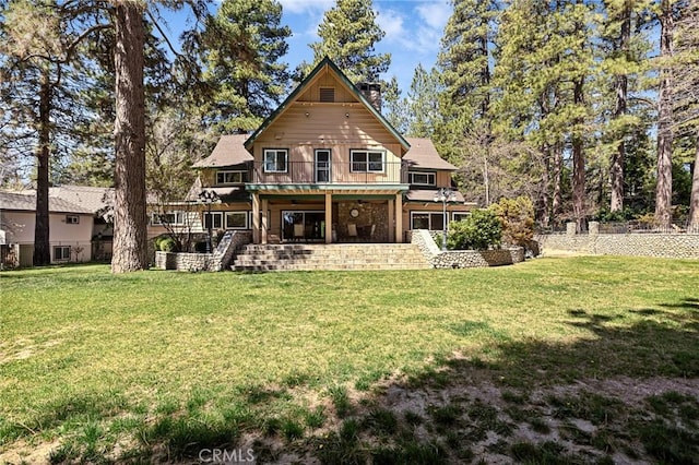 693 Old Meadow Pl, Lake Arrowhead, CA 92352 - rear view of house featuring fence and a lawn