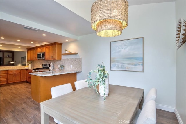 dining space with recessed lighting, visible vents, wood finished floors, and baseboards