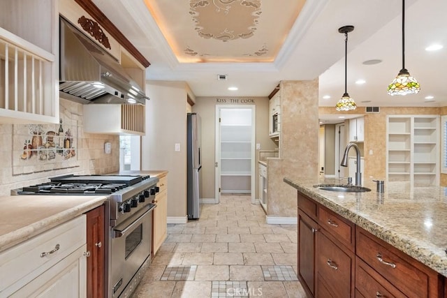 29827 Via Sevilla, Temecula, CA 92591 - kitchen featuring a sink, decorative backsplash, stainless steel appliances, baseboards, and under cabinet range hood