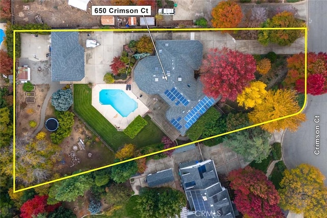 650 Crimson Ct, Chico, CA 95973 - aerial overview of property's location featuring a pool area and property parcel outlined