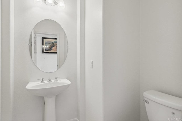 1450 Oakpoint Ave, Chula Vista, CA 91913 - bathroom with toilet