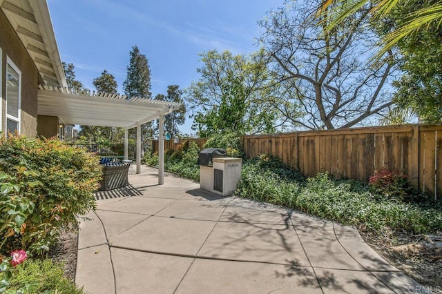1450 Oakpoint Ave, Chula Vista, CA 91913 - fenced backyard with a patio area and a pergola