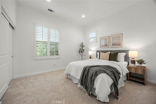 bedroom featuring recessed lighting, visible vents, light carpet, and baseboards