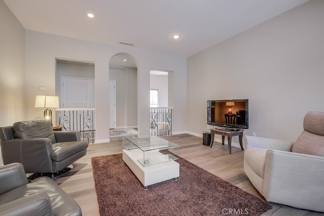 44 Water Lily Way, Coto De Caza, CA 92679 - living area featuring light wood-style floors, arched walkways, baseboards, visible vents, and recessed lighting