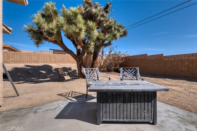 7625 Pinon Dr, Yucca Valley, CA 92284 - fenced backyard featuring a patio