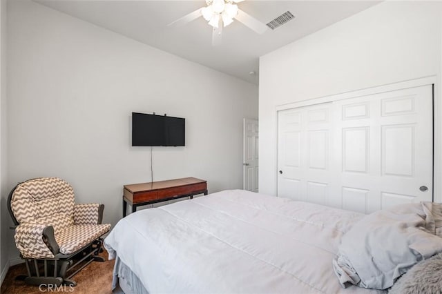 7625 Pinon Dr, Yucca Valley, CA 92284 - bedroom with carpet, a closet, and a ceiling fan