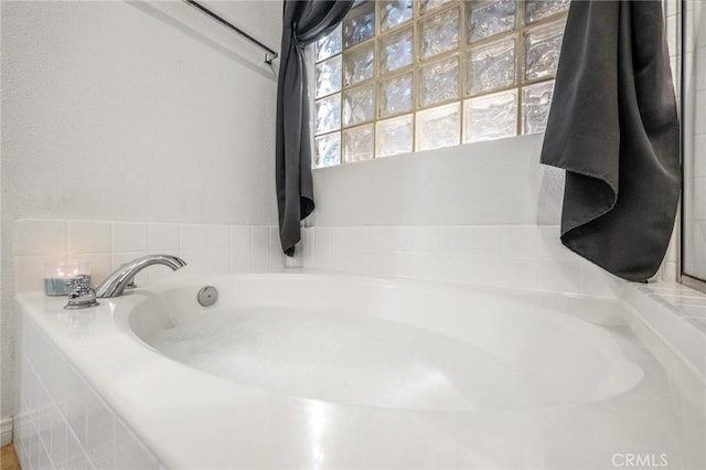 7625 Pinon Dr, Yucca Valley, CA 92284 - bathroom view of a garden tub