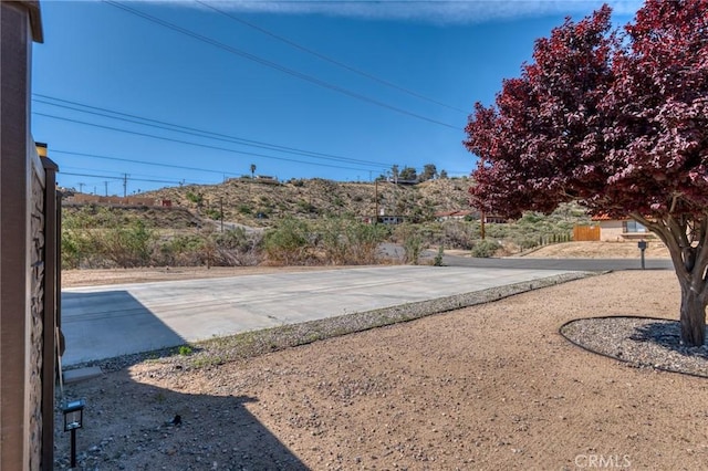 7625 Pinon Dr, Yucca Valley, CA 92284 - view of yard with a patio area