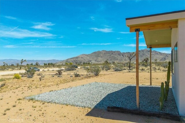 3170 Wesley Rd, Joshua Tree, CA 92252 - view of yard with a mountain view