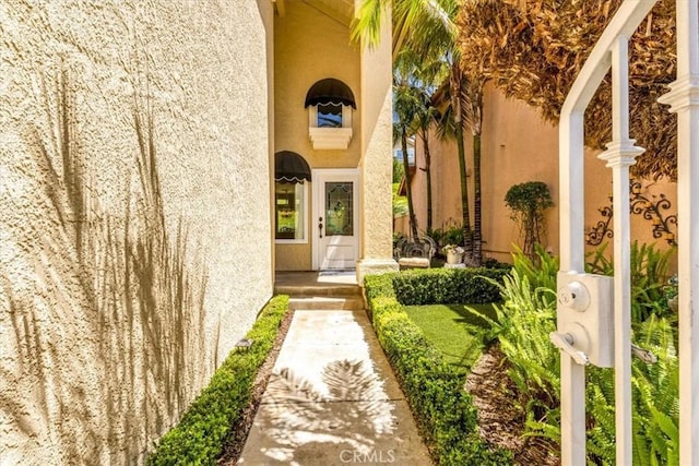 9 Gema, San Clemente, CA 92672 - property entrance with stucco siding