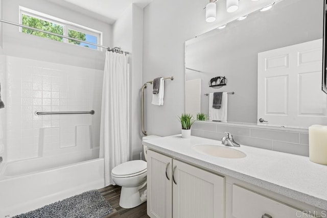 full bath featuring tasteful backsplash, toilet, wood finished floors, shower / bathtub combination with curtain, and vanity