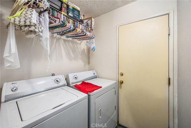 916 Award Dr, Colton, CA 92324 - laundry room with washer and clothes dryer and a textured ceiling