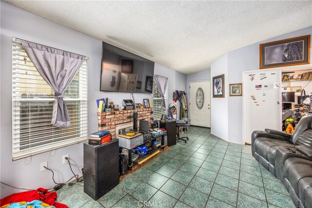 916 Award Dr, Colton, CA 92324 - tiled living area featuring vaulted ceiling and a textured ceiling