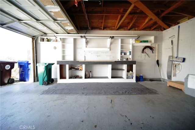 73203 Sun Valley Dr Unit 29, Palms, CA 92277 - garage with a workshop area