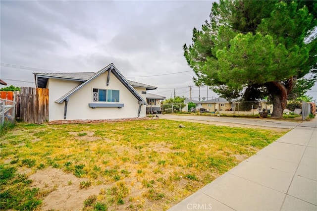 1924 Hunter Rd, Colton, CA 92324 - view of side of home with stucco siding