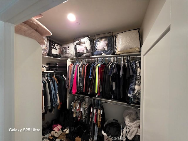 24236 Cahuilla Rd, Apple Valley, CA 92307 - view of walk in closet