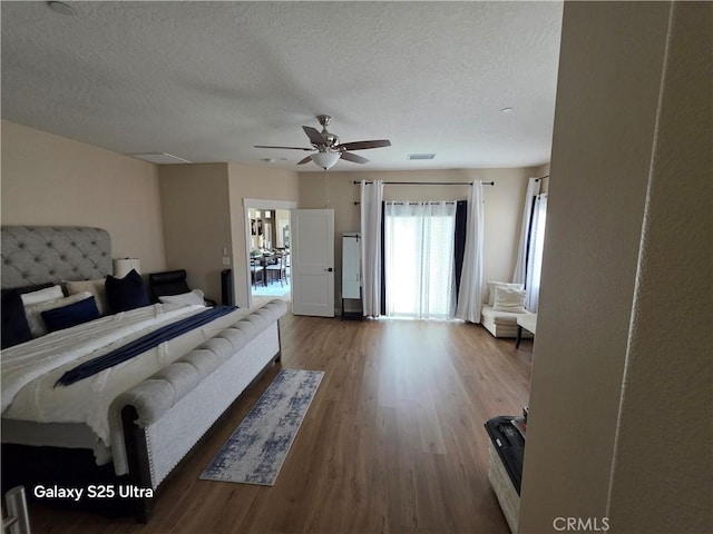 24236 Cahuilla Rd, Apple Valley, CA 92307 - bedroom with wood finished floors, a textured ceiling, and a ceiling fan