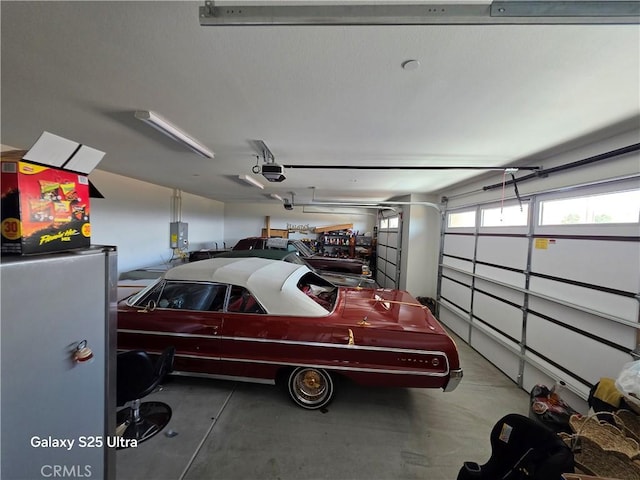 24236 Cahuilla Rd, Apple Valley, CA 92307 - garage with a garage door opener
