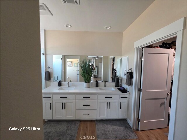 24236 Cahuilla Rd, Apple Valley, CA 92307 - full bath featuring wood finished floors, double vanity, and a ceiling fan