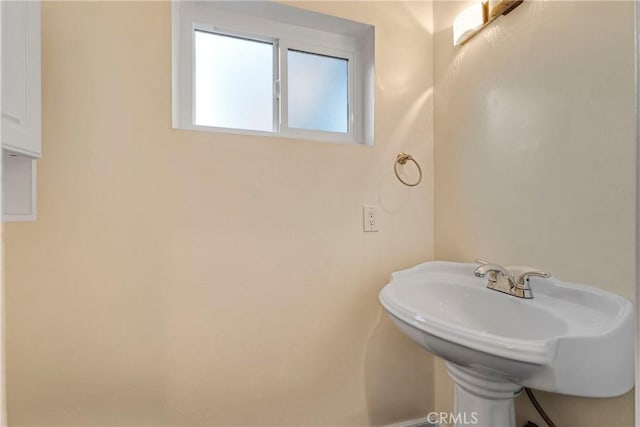 630 E Acacia Ave Unit 6, Glendale, CA 91205 - bathroom with a sink