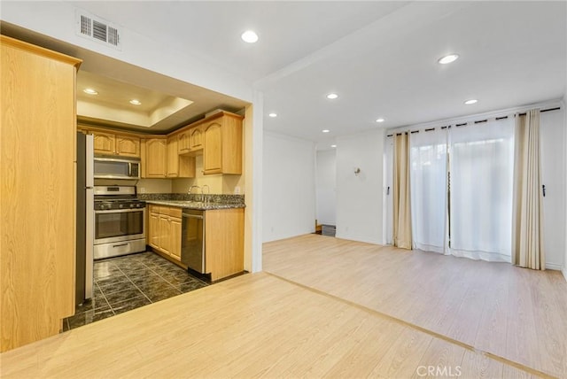 630 E Acacia Ave Unit 6, Glendale, CA 91205 - kitchen featuring visible vents, appliances with stainless steel finishes, dark wood finished floors, baseboards, and recessed lighting