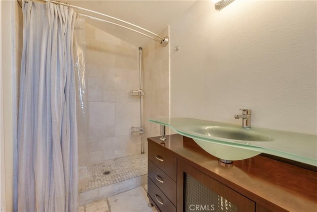 630 E Acacia Ave Unit 6, Glendale, CA 91205 - full bath with a tile shower and vanity