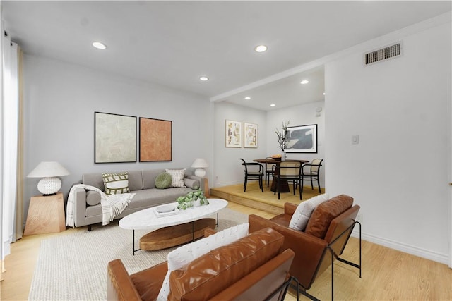 630 E Acacia Ave Unit 6, Glendale, CA 91205 - living room with visible vents, recessed lighting, baseboards, and light wood-type flooring