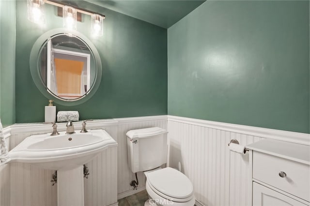 11 Northwind Ct Unit 41, Newport Beach, CA 92663 - bathroom featuring wainscoting