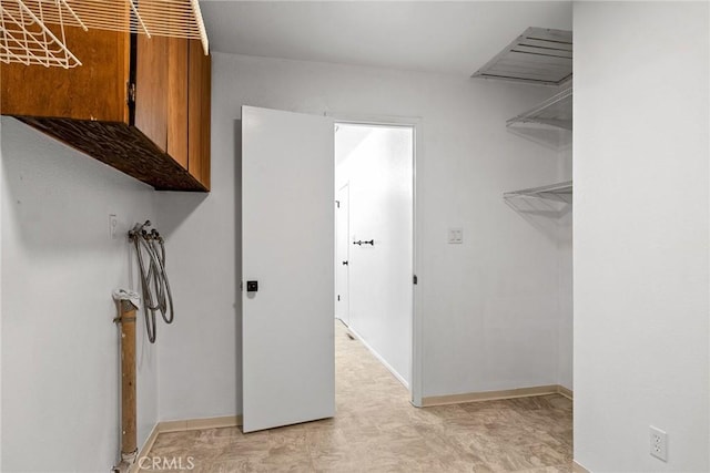 43 Zepher Way, Oroville, CA 95966 - laundry area featuring baseboards