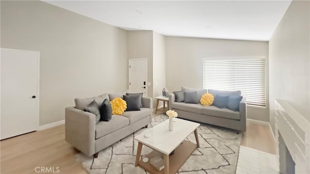 living room featuring light wood-style flooring and baseboards