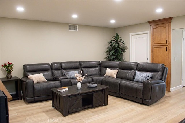 living area with visible vents, light wood-style flooring, and recessed lighting