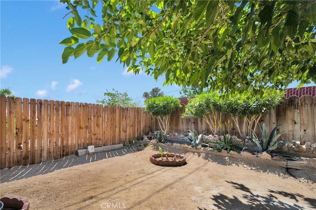 305 Beverly Ave, Barstow, CA 92311 - fenced backyard with a patio