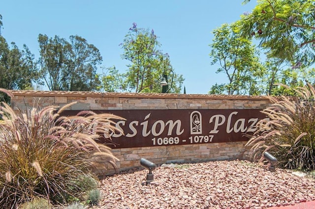 view of community / neighborhood sign
