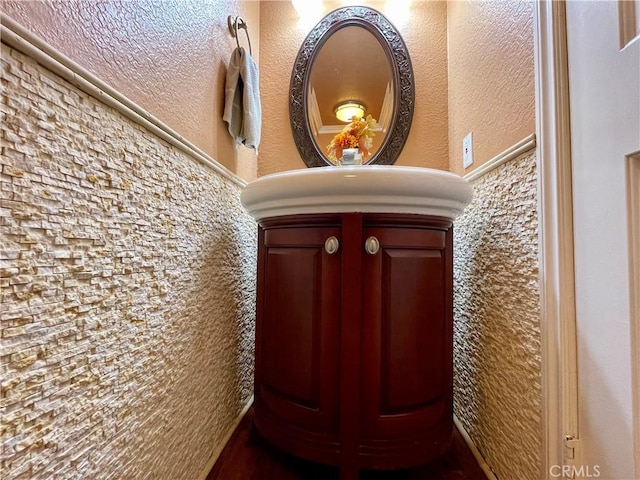 21062 Quail Run Dr, Diamond Bar, CA 91789 - detailed view of a textured wall