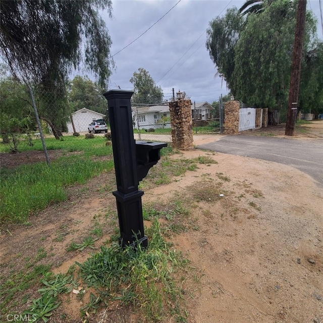 10560 Robinson Ave, Riverside, CA 92505 - details featuring fence