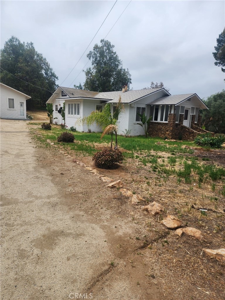 10560 Robinson Ave, Riverside, CA 92505 - ranch-style house with brick siding and a chimney