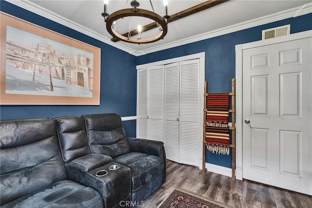 living room with a notable chandelier, wood finished floors, baseboards, ornamental molding, and visible vents