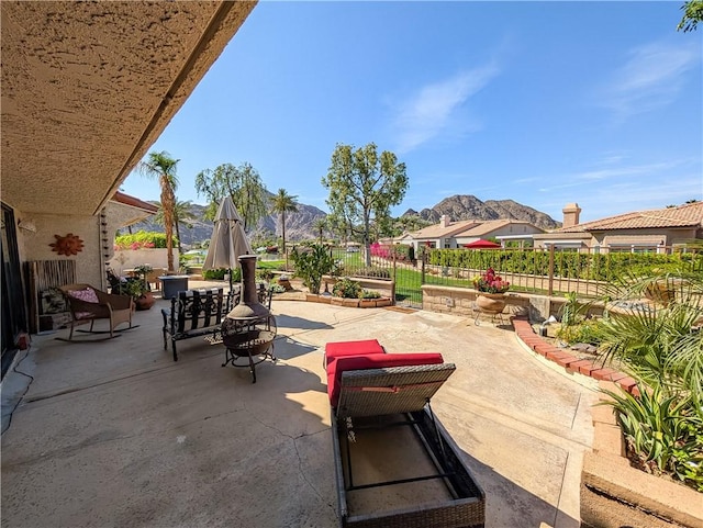 48143 Calle Seranas Ln, Quinta, CA 92253 - view of patio / terrace with a fenced backyard and a mountain view