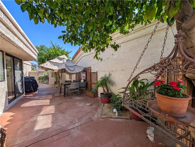 48143 Calle Seranas Ln, Quinta, CA 92253 - view of patio featuring fence and outdoor dining area