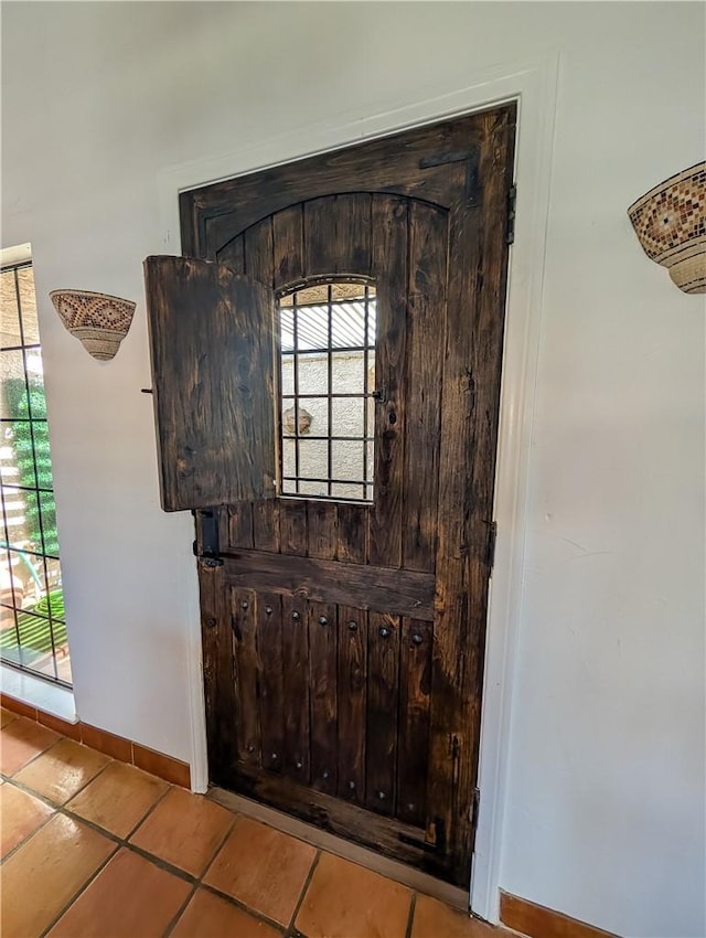 48143 Calle Seranas Ln, Quinta, CA 92253 - interior details with baseboards