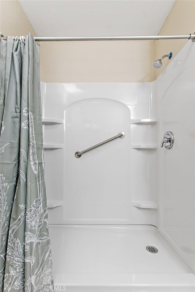26481 Jamestown Dr, Menifee, CA 92586 - bathroom with a shower with shower curtain