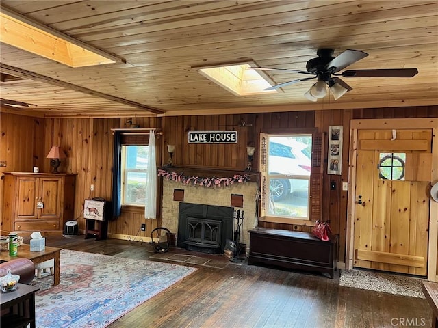 15 Toyon Trl, Berry Creek, CA 95916 - living area featuring a skylight, wooden ceiling, plenty of natural light, a ceiling fan, and wood-type flooring