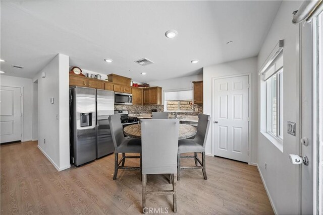 67410 Rio Vista Dr, Cathedral City, CA 92234 - dining space featuring light wood-style flooring, baseboards, and recessed lighting