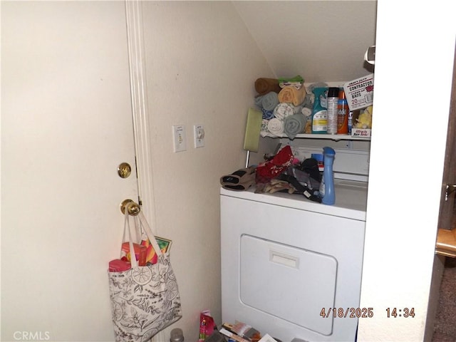 848 Oakmont, Lake Arrowhead, CA 92352 - laundry area with washer / dryer