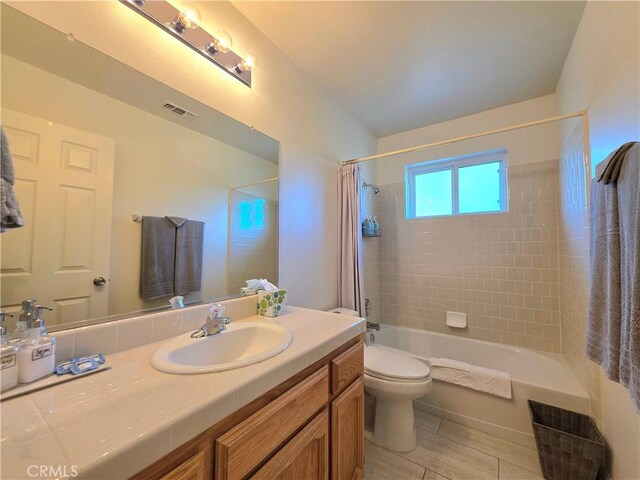 47180 Lookout Mountain Dr, Coarsegold, CA 93614 - full bathroom featuring vanity, shower / bath combination with curtain, toilet, and wood finished floors